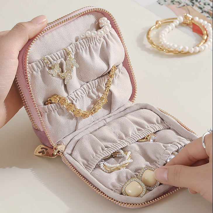 Soft fabric protects and separates your jewellery.